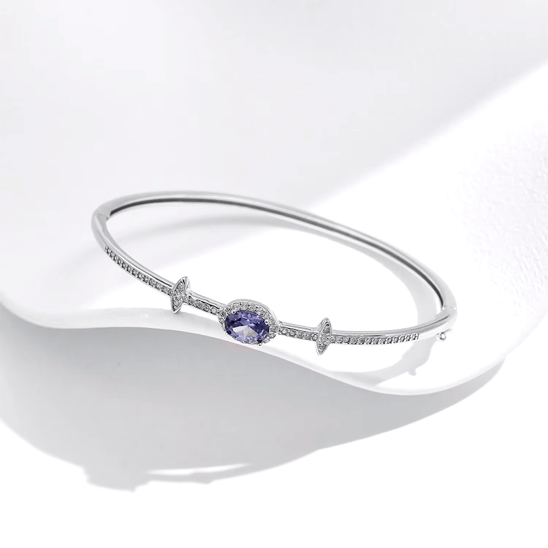 Blue elegance bracelet in 925 sterling silver with central sapphire-like gemstone and minimalist design