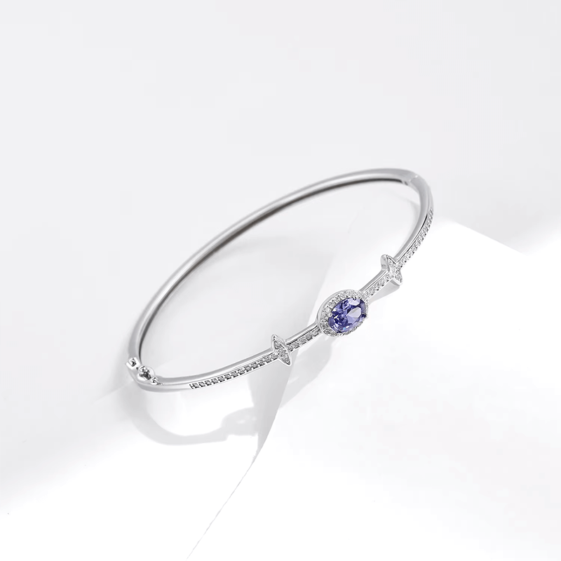 Blue elegance bracelet in 925 sterling silver with central sapphire-like gemstone and minimalist design
