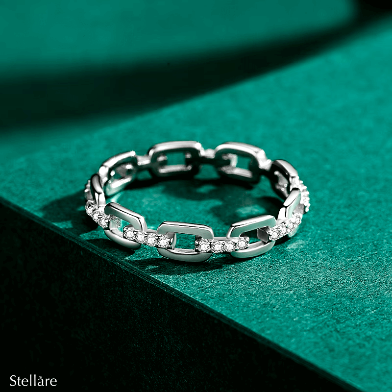 Sterling silver chain-style ring – bold and modern jewellery design with statement appeal