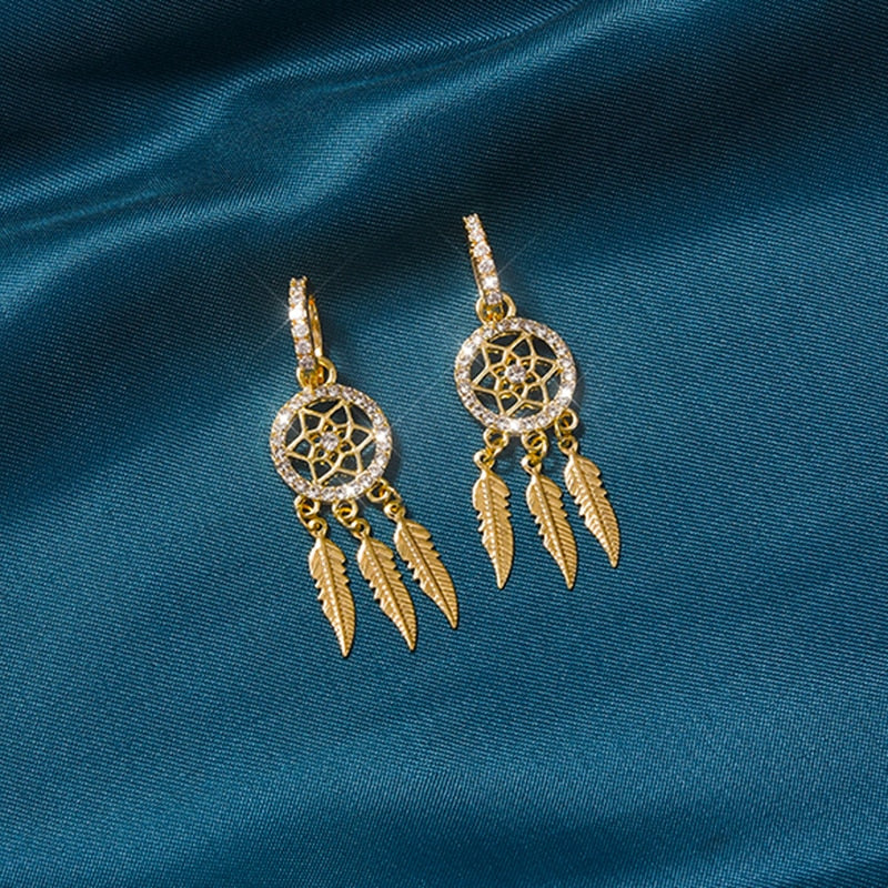 Boho Dreamcatcher Earrings – Feather Drop Charm in Gold