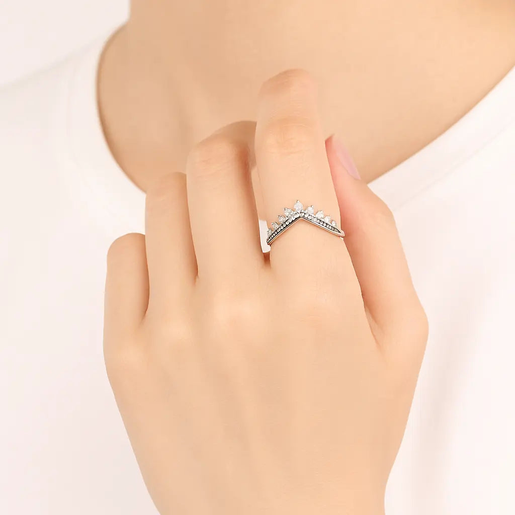 925 sterling silver crown-shaped ring for women – tiara-inspired jewellery UK