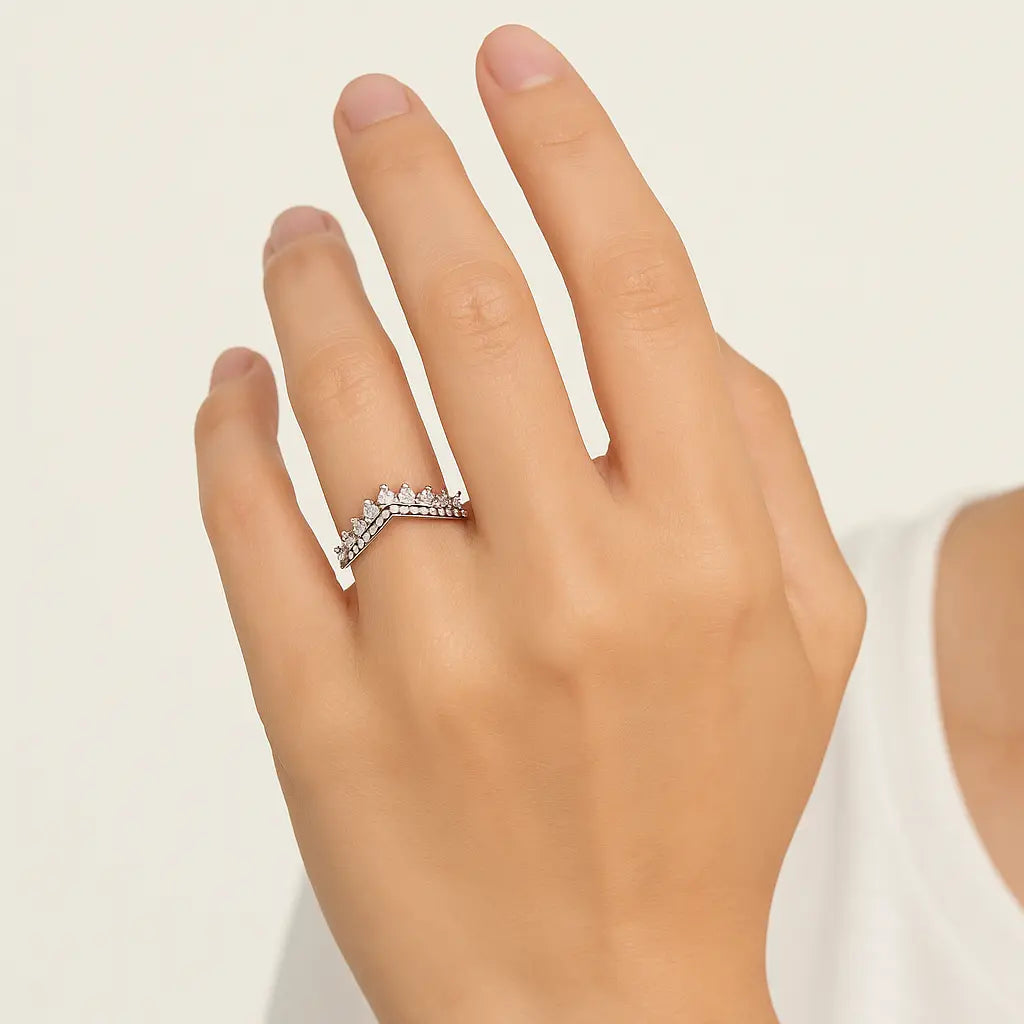 925 sterling silver crown-shaped ring for women – tiara-inspired jewellery UK
