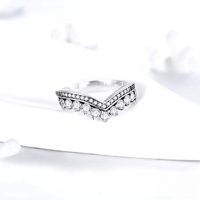 925 sterling silver crown-shaped ring for women – tiara-inspired jewellery UK