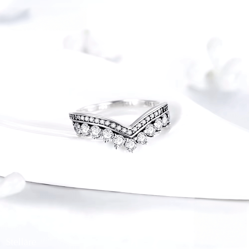 925 sterling silver crown-shaped ring for women – tiara-inspired jewellery UK