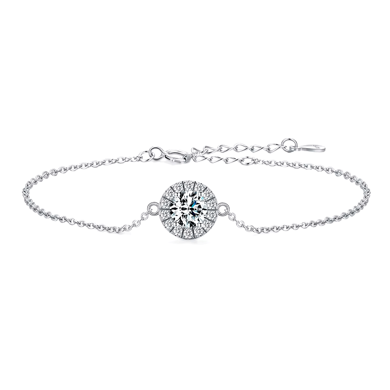 Elegant sterling silver bracelet with round brilliance charm – minimalist jewellery UK