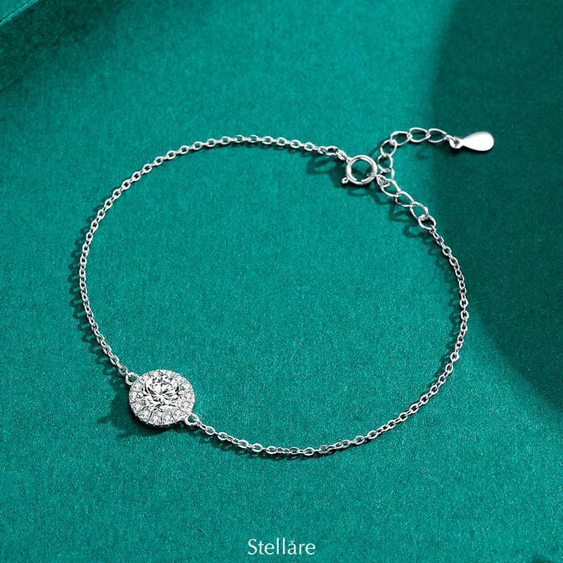 Elegant sterling silver bracelet with round brilliance charm – minimalist jewellery UK