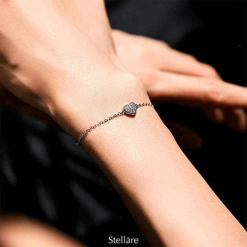925 sterling silver bracelet with a heart charm – elegant and romantic minimalist jewellery for women
