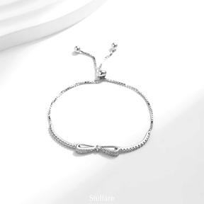Sterling silver bracelet with delicate love knot design – adjustable and symbolic piece for elegant everyday wear