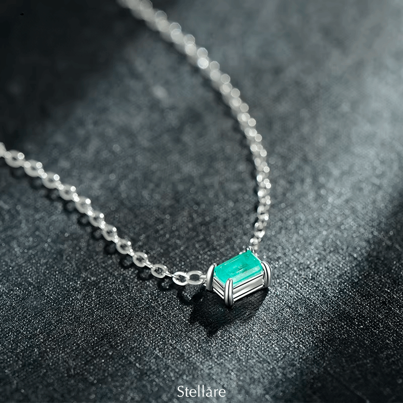 Sterling silver necklace with rectangular green gemstone – modern elegance and delicate brilliance for everyday wear