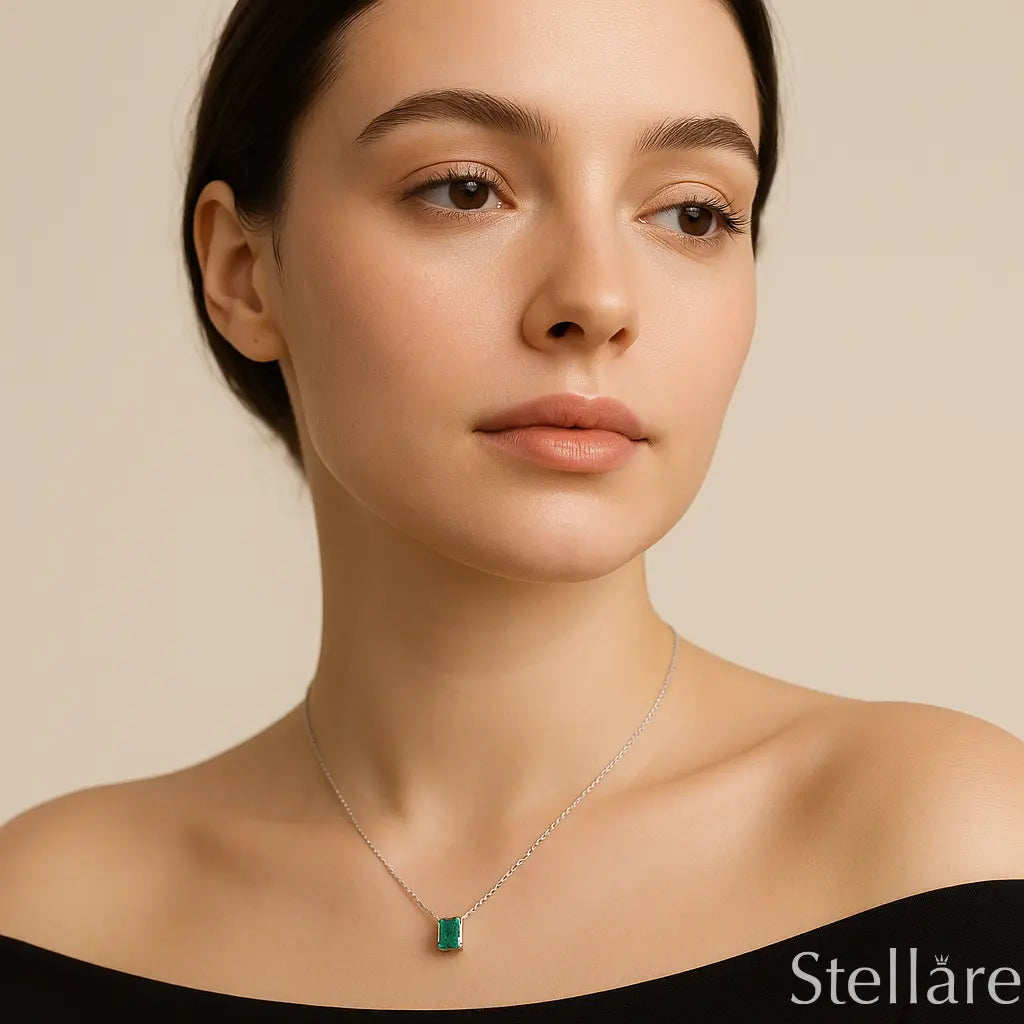 Sterling silver necklace with rectangular green gemstone – modern elegance and delicate brilliance for everyday wear