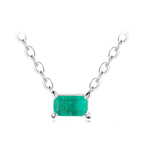 Sterling silver necklace with rectangular green gemstone – modern elegance and delicate brilliance for everyday wear