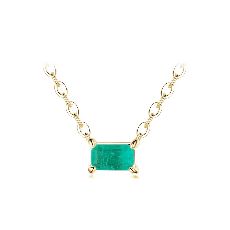 Sterling silver necklace with rectangular green gemstone – modern elegance and delicate brilliance for everyday wear