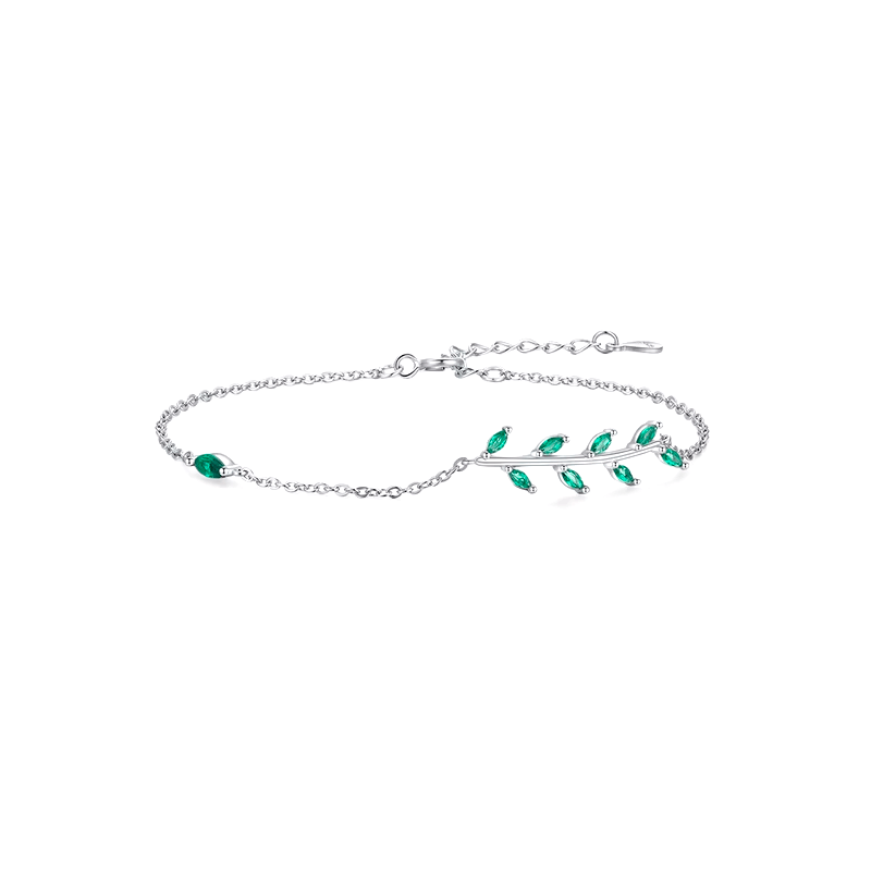 Sterling silver bracelet with green leaf charms – nature-inspired design combining elegance and freshness for everyday wear