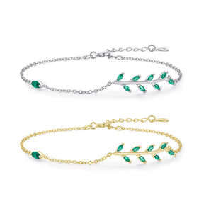 Sterling silver bracelet with green leaf charms – nature-inspired design combining elegance and freshness for everyday wear
