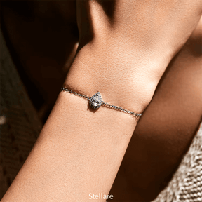 Sterling silver bracelet with radiant teardrop charm – elegant and minimalist design with subtle sparkle for everyday or occasion wear