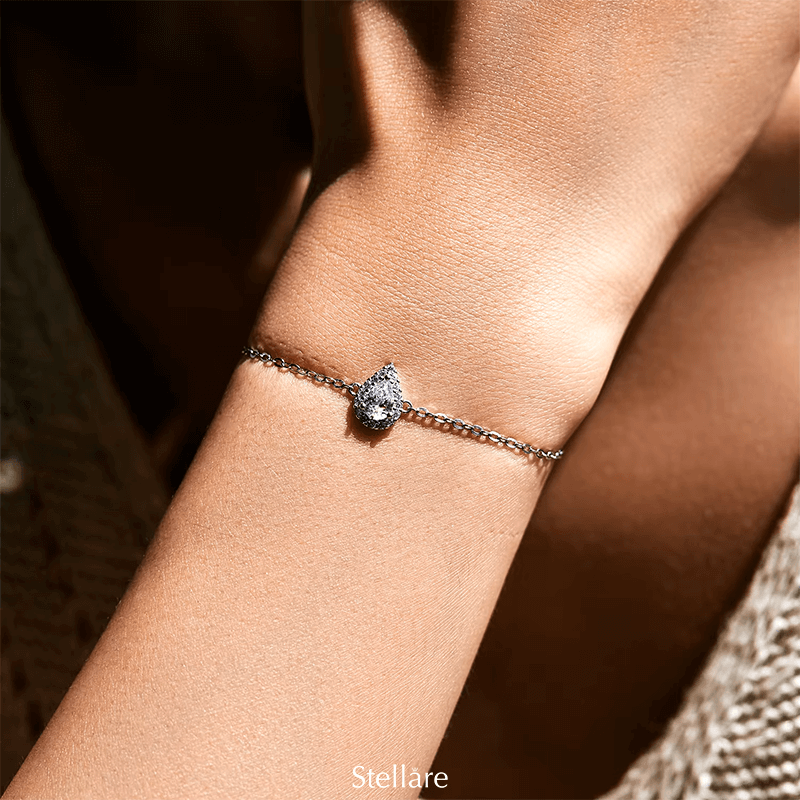 Sterling silver bracelet with radiant teardrop charm – elegant and minimalist design with subtle sparkle for everyday or occasion wear