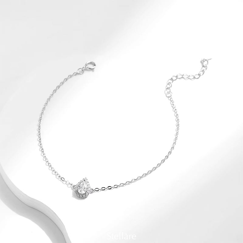 Sterling silver bracelet with radiant teardrop charm – elegant and minimalist design with subtle sparkle for everyday or occasion wear
