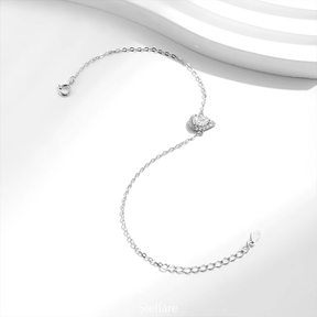 Sterling silver bracelet with radiant teardrop charm – elegant and minimalist design with subtle sparkle for everyday or occasion wear