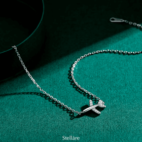 Sterling silver bracelet with dainty airplane charm – minimalist design for travel lovers and elegant everyday style